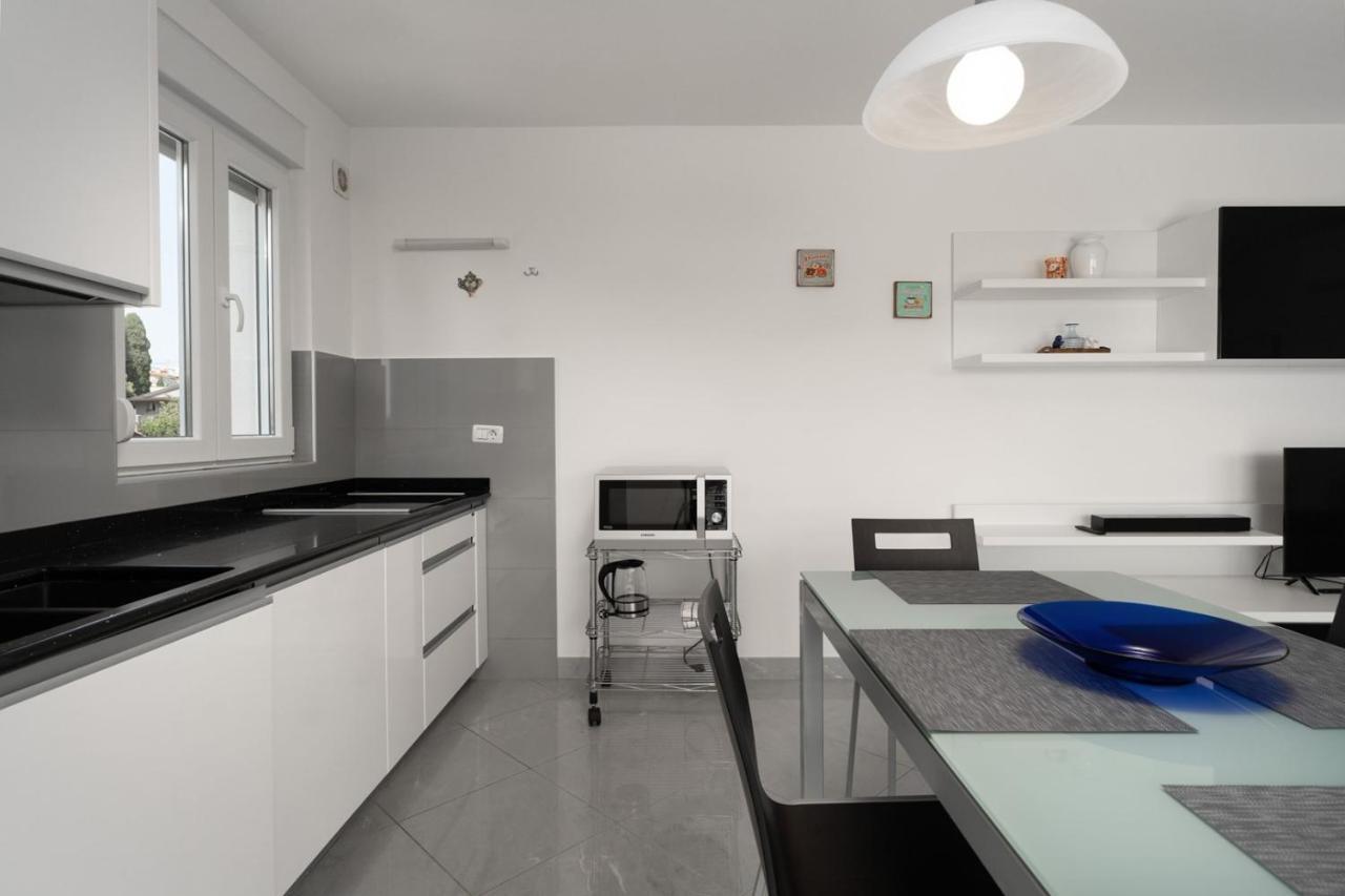 Apartment Sky By Seeadria Agency Новиград Екстериор снимка